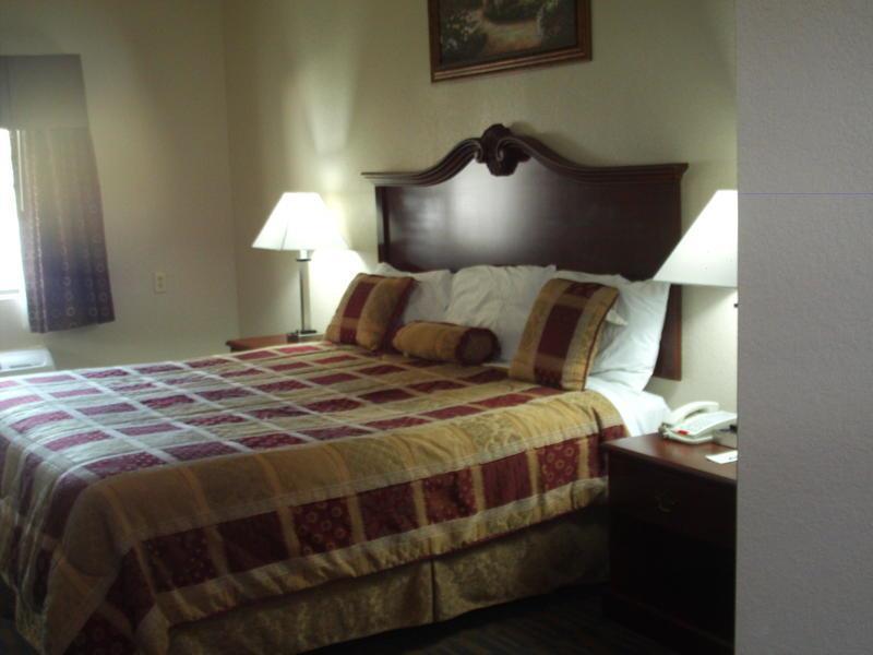 Western Express Motel 2*