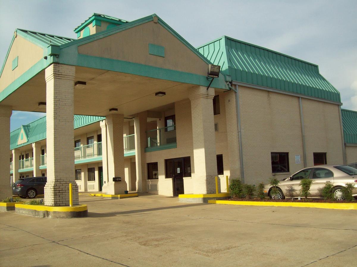 Western Express Motel 2*